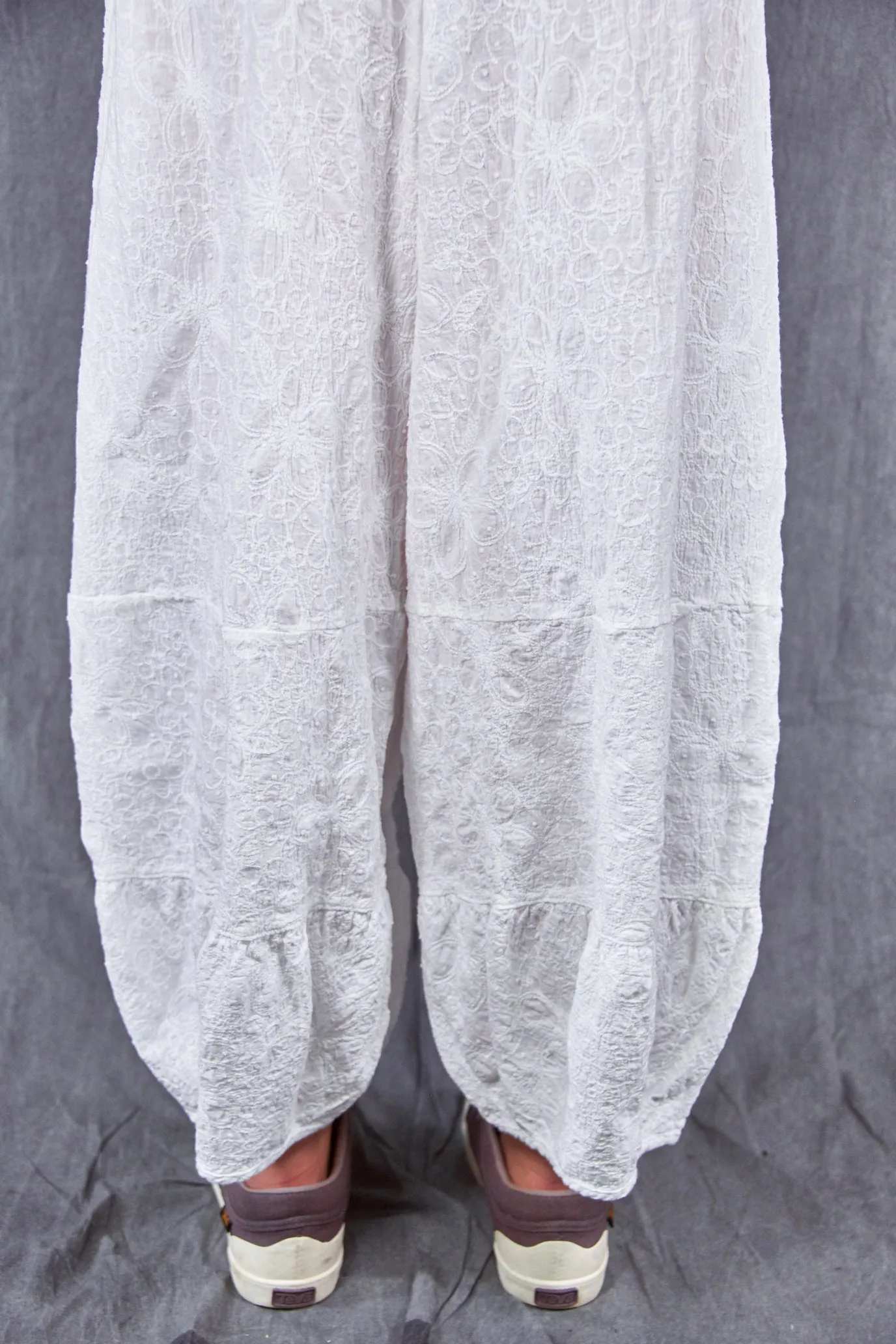 3224 White Embroidered Cotton Meadow Pant-U