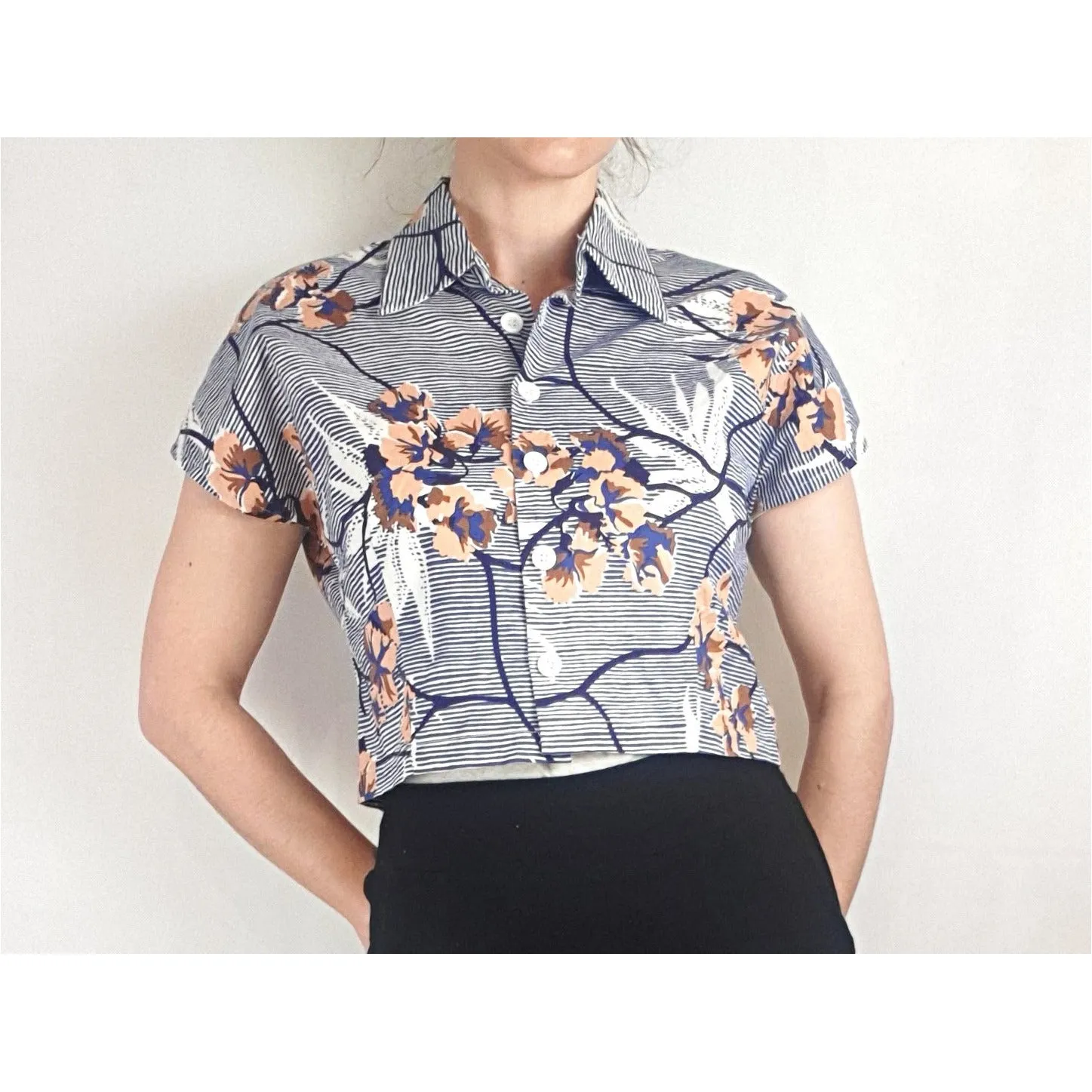 Bettie Page pre-loved cropped floral shirt size L (best fits size 6-8)
