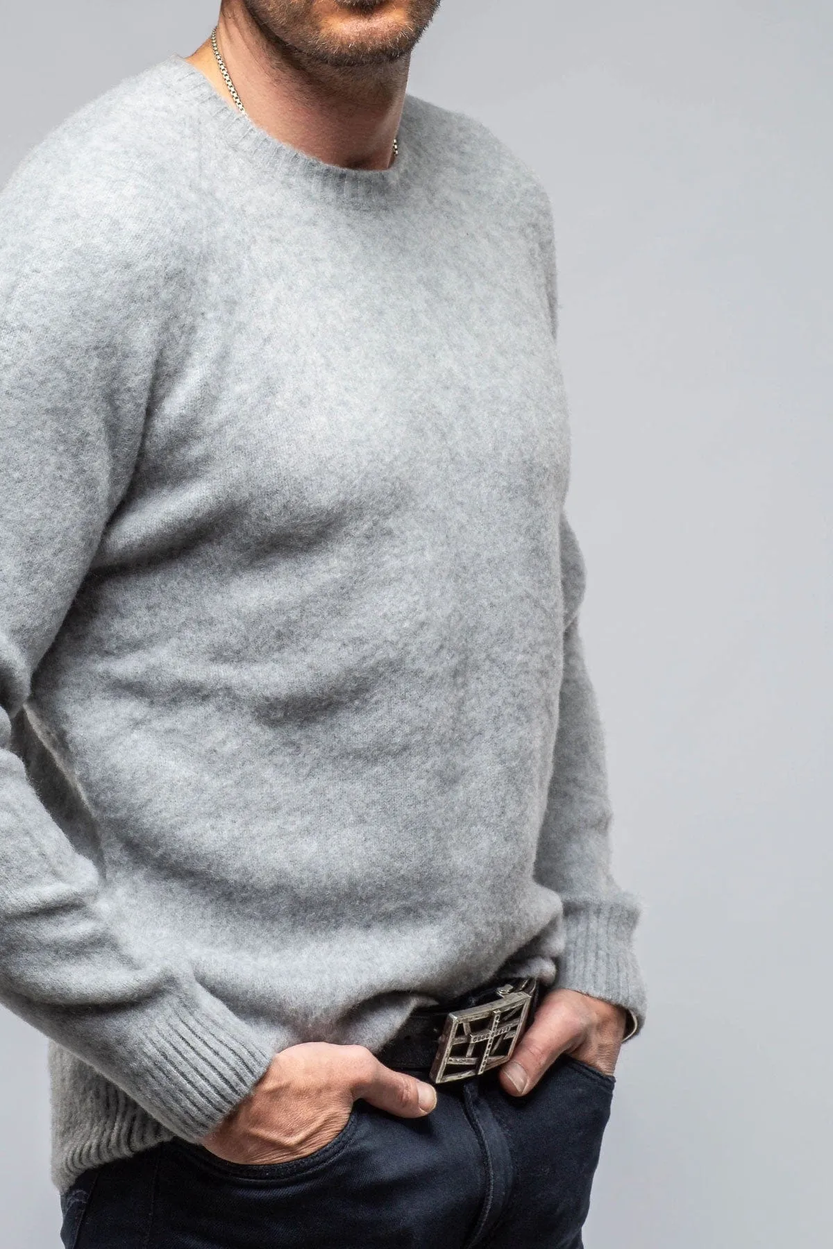 Henry Crew Neck Cashmere Sweater In Stone Grey
