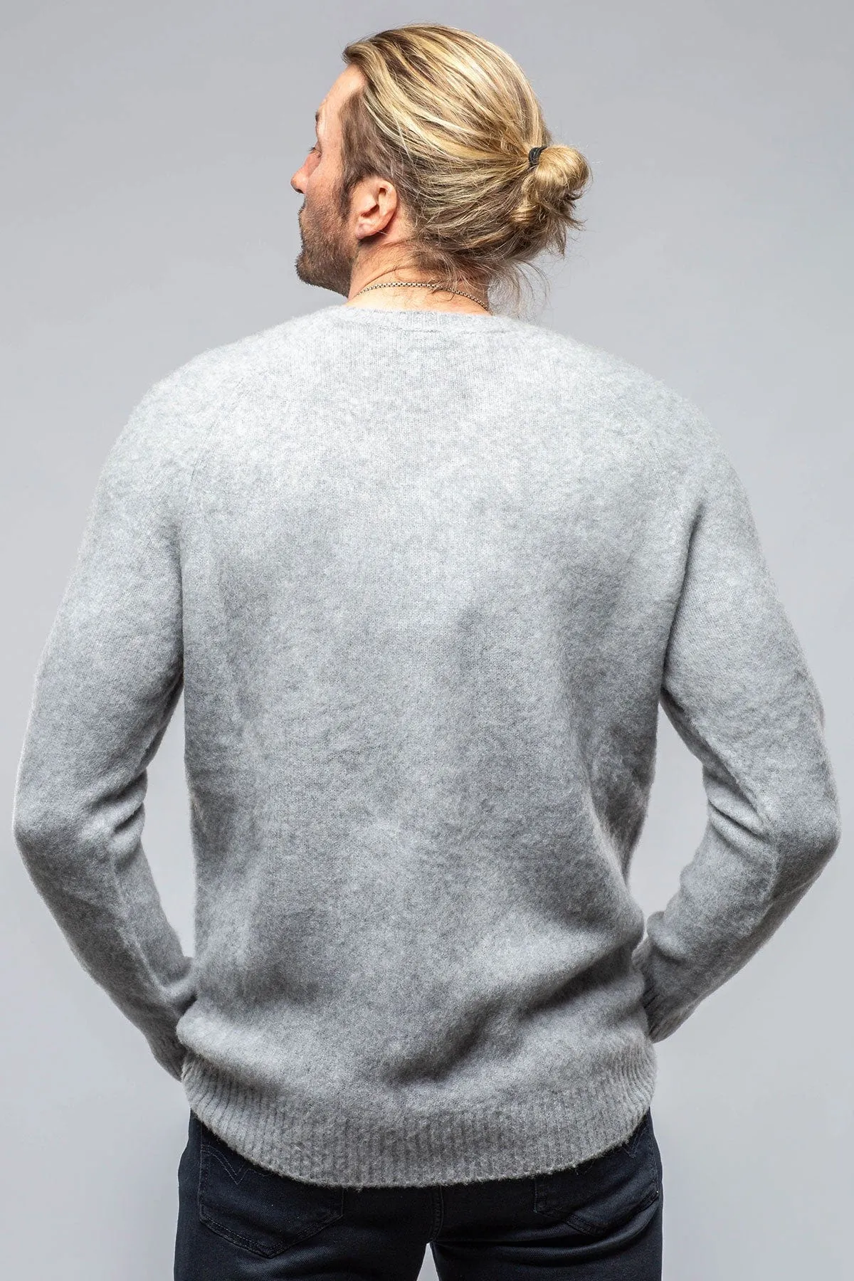 Henry Crew Neck Cashmere Sweater In Stone Grey
