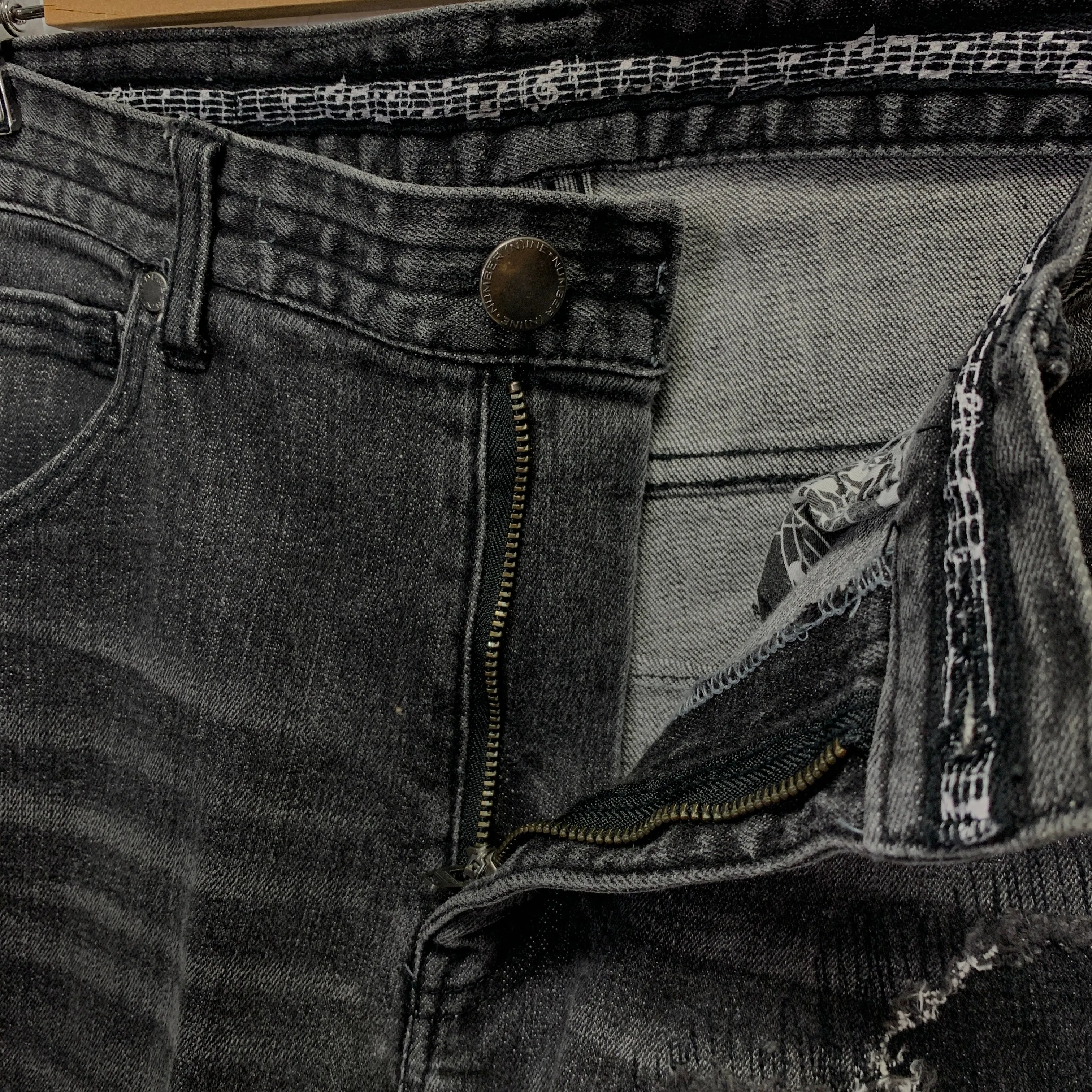 [L] Number Nine Cropped Distressed Denim Jeans Black
