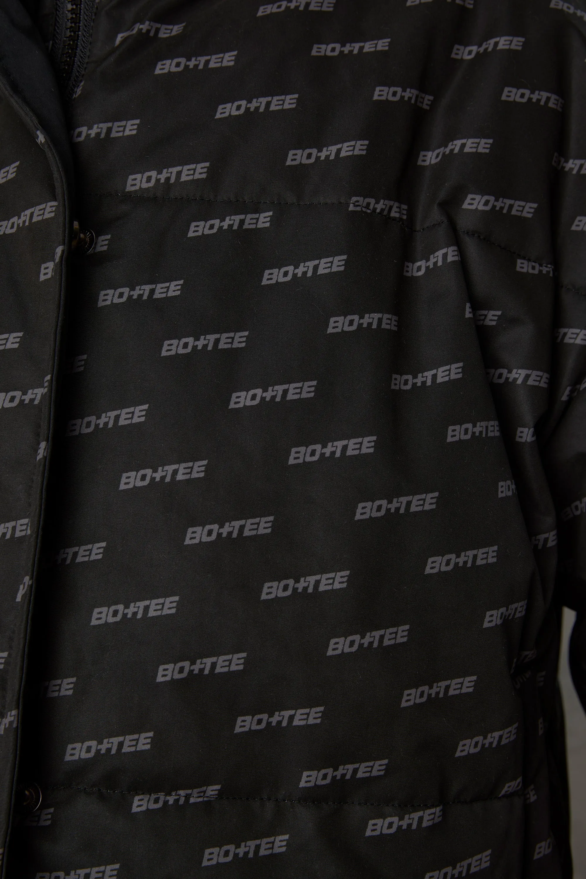 Layer Up - Reversible Hooded Puffer Jacket in Black