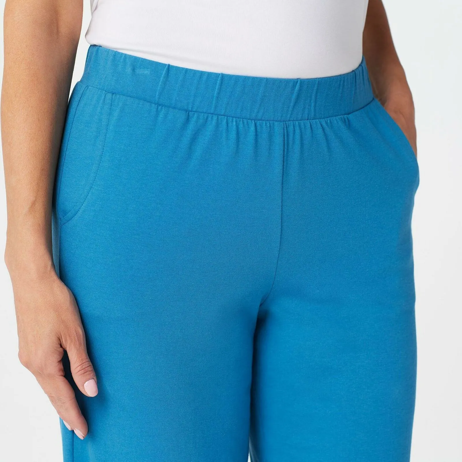 NWT LOGO By Lori Goldstein Plus Crochet Detail Knit Crop Pants. A290500-Plus 1X