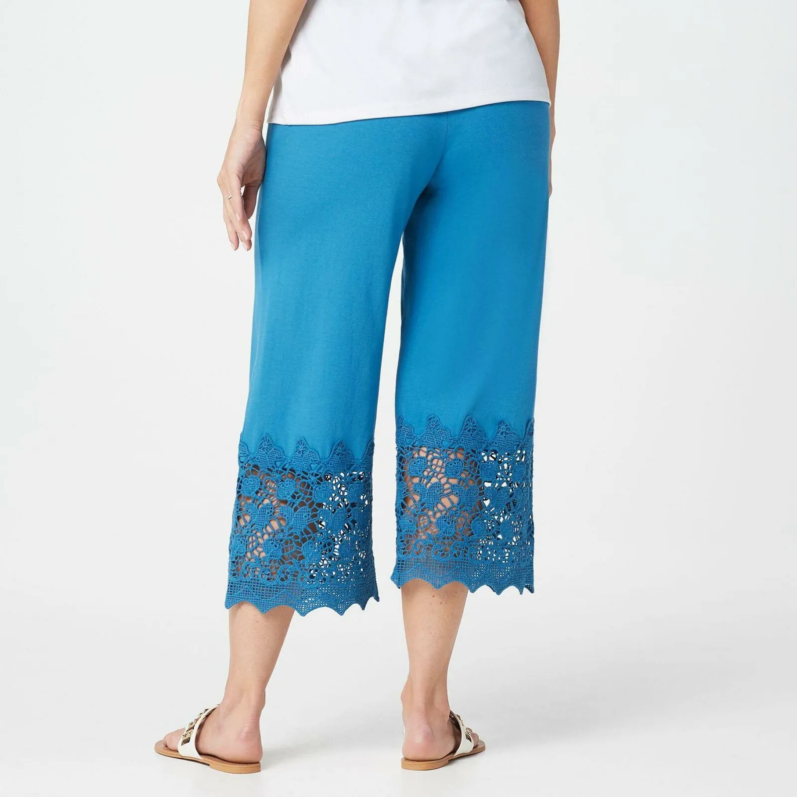 NWT LOGO By Lori Goldstein Plus Crochet Detail Knit Crop Pants. A290500-Plus 1X