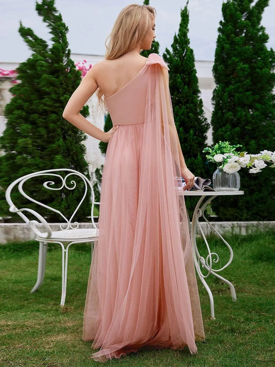 Robe de demoiselle d'honneur trapèze en tulle romantique avec une épaule et un nœud papillon