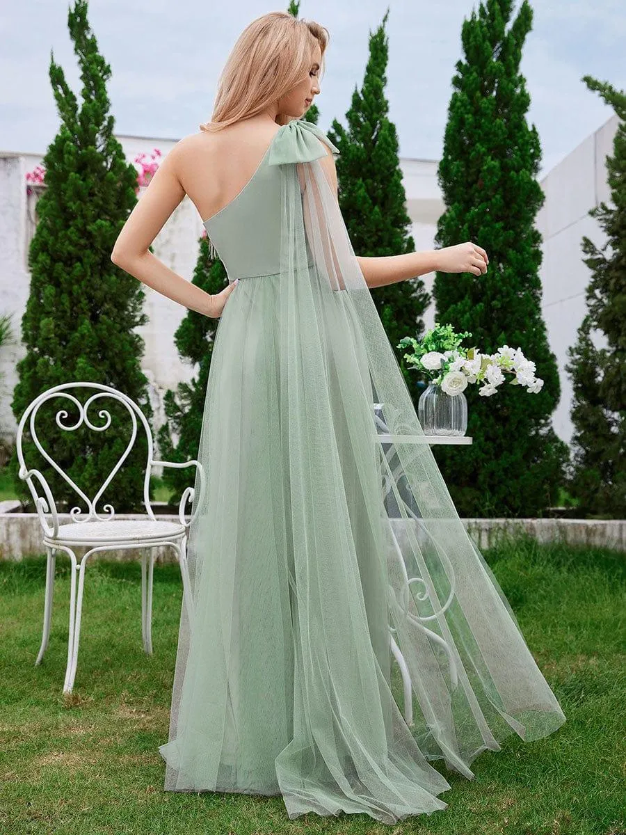 Robe de demoiselle d'honneur trapèze en tulle romantique avec une épaule et un nœud papillon