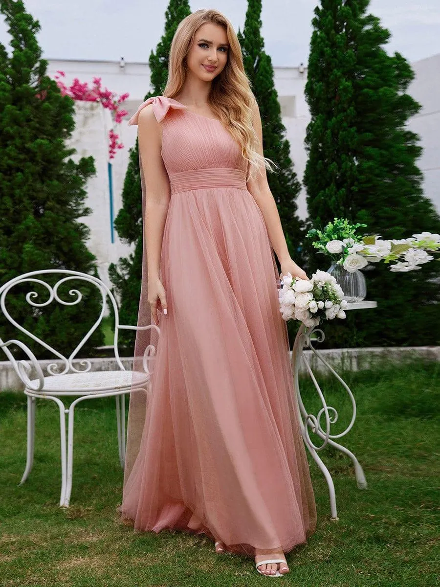 Robe de demoiselle d'honneur trapèze en tulle romantique avec une épaule et un nœud papillon