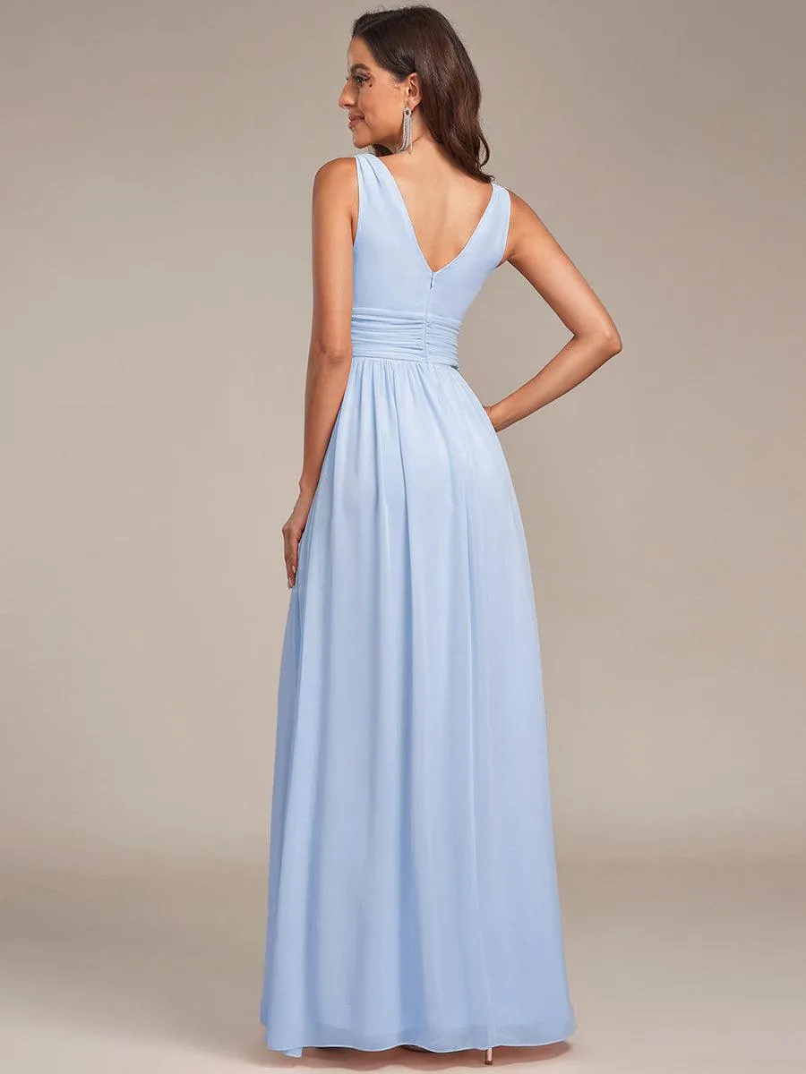 Robe en mousseline de soie sans manches à col en V