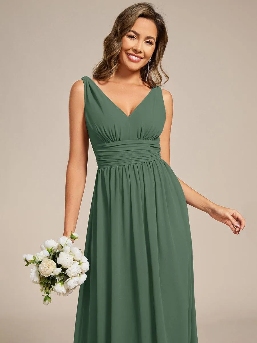 Robe en mousseline de soie sans manches à col en V