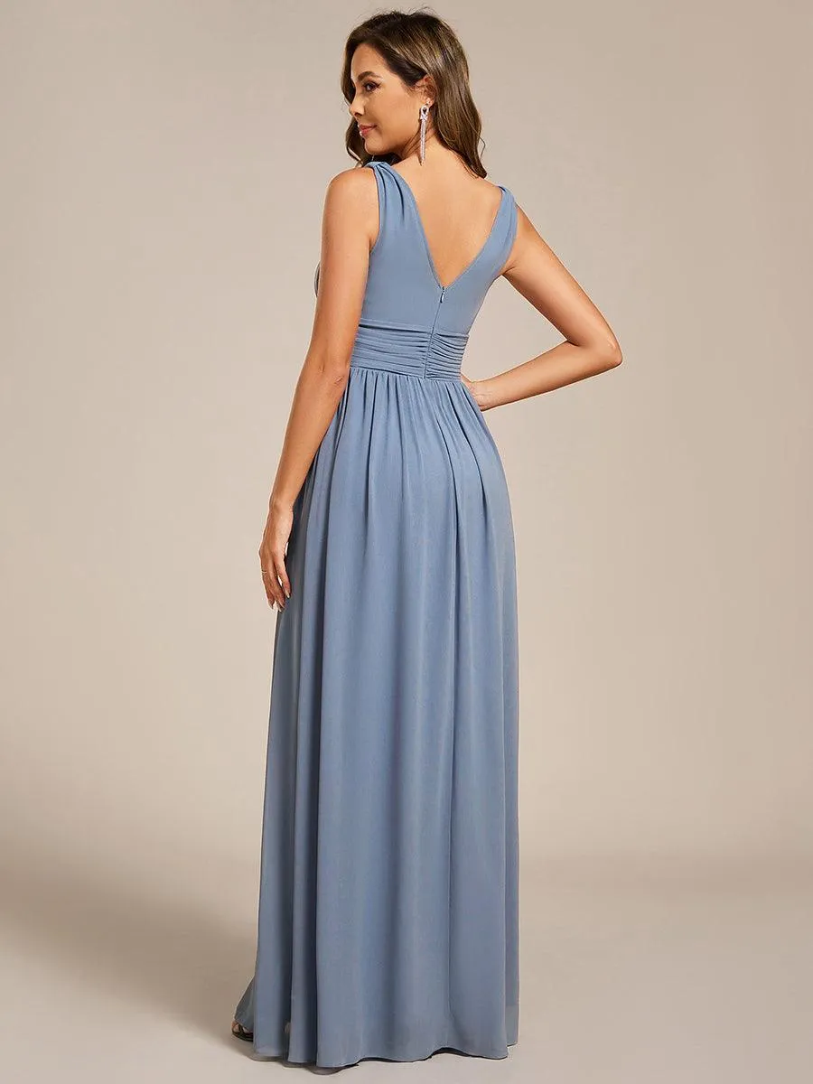 Robe en mousseline de soie sans manches à col en V