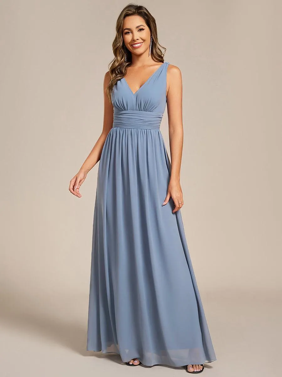 Robe en mousseline de soie sans manches à col en V
